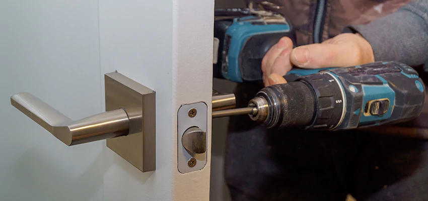 Broken Door Handle Lock Repair in Fort Lauderdale, Florida